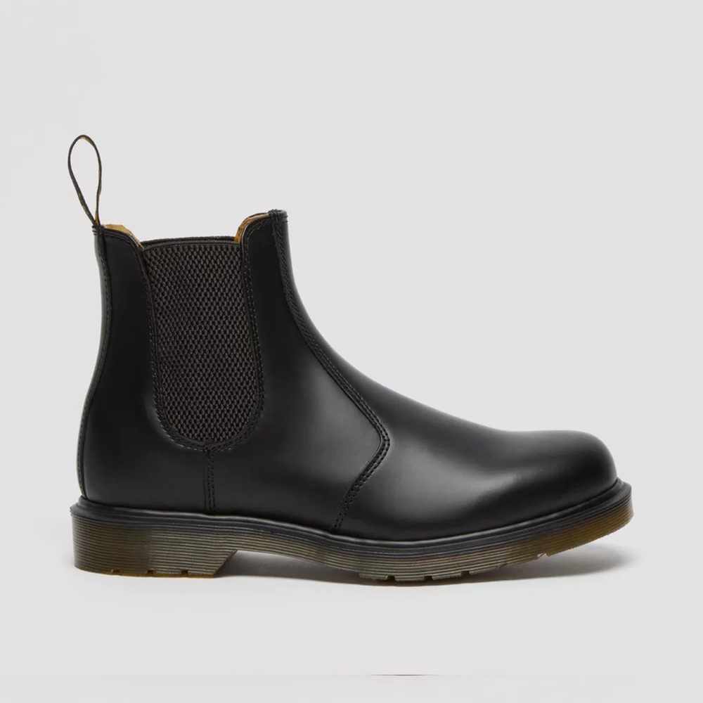 Dr. Martens 2976 Smooth Leather Chelsea Boots